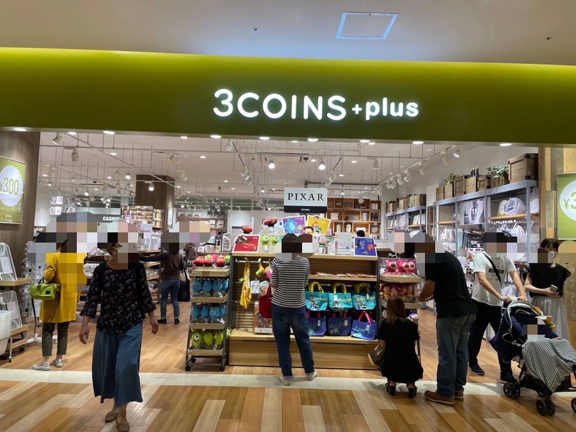 ３COINS＋plusピクサー限定商品